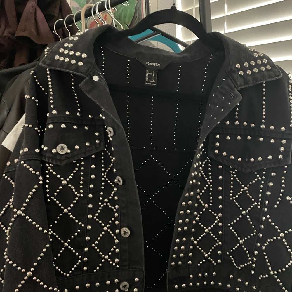 Beaded cropped denim jacket, size medium (brand new)